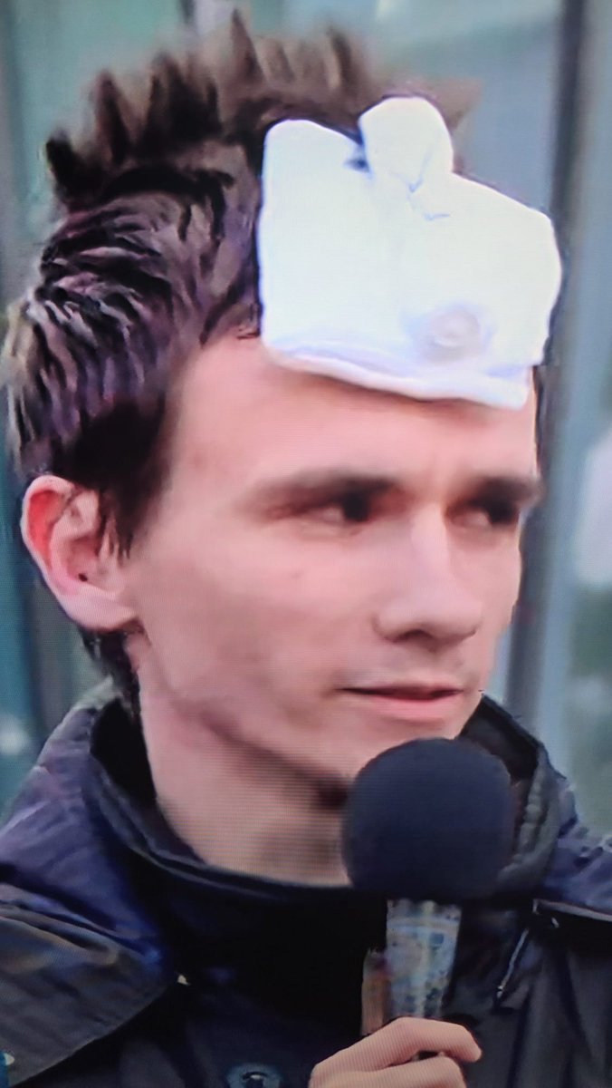 jelena_milic1's tweet photo. Izvinite, a ko ovako previja glavu?
U kojoj bolnici, u kojoj drzavi?
Ovom piculinom okotu mogu da veruju samo maloumni, ja ne! https://t.co/vqrmOnTtqs