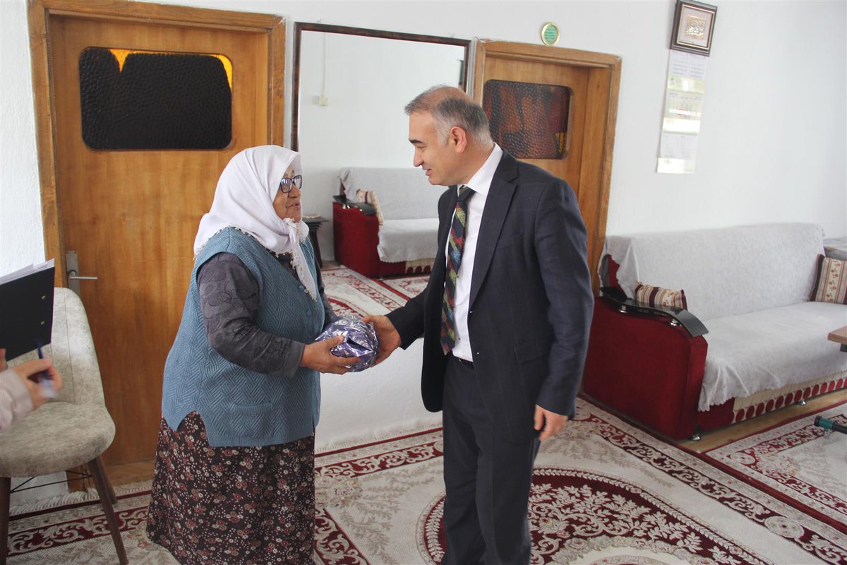 TC_Atabey's tweet photo. Atabey Kaymakamı Selami IŞIK’tan Hane Ziyareti

Selami IŞIK, ilçemizde vatandaş odaklı kamu hizmeti anlayışı kapsamında İslamköy Köyümüz ile Altunba ve Müftü Mahallelerinde ikamet eden vatandaşlarımızı hanelerinde ziyaret etti. https://t.co/DzUUJJrMj8