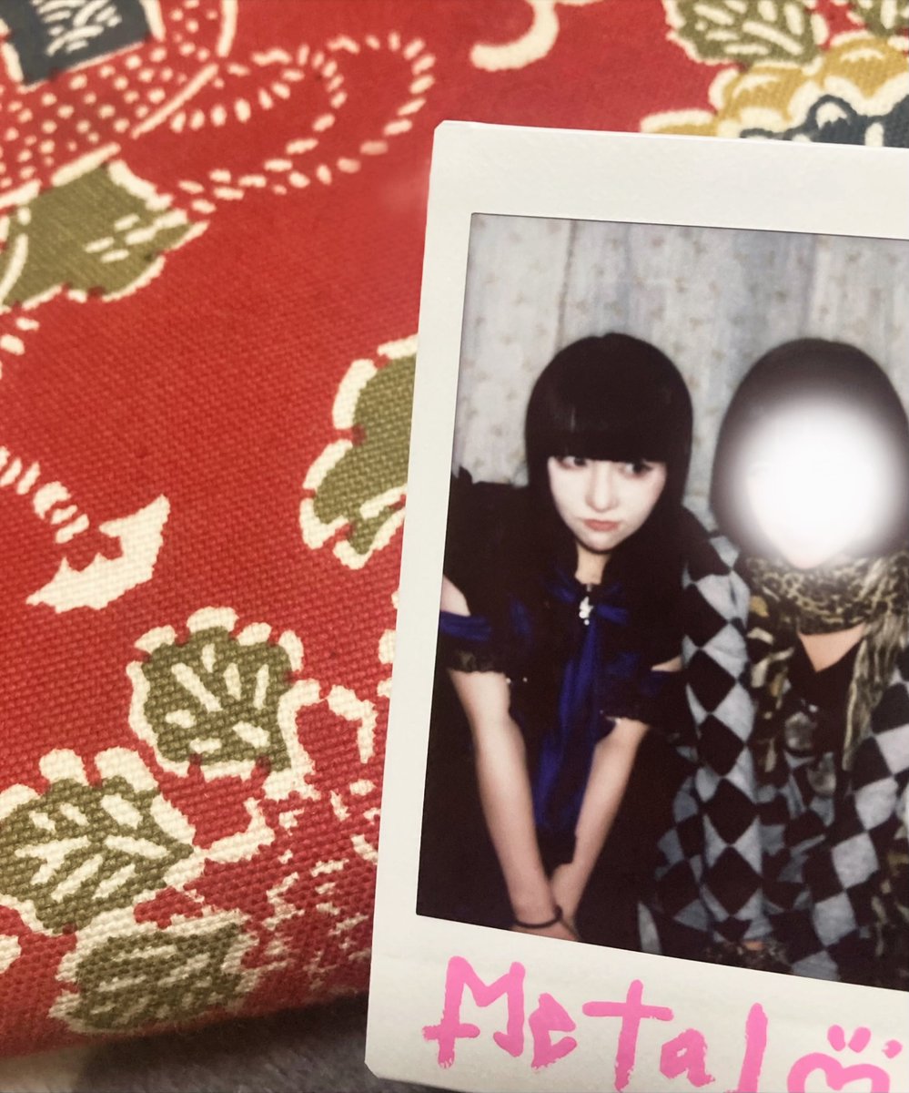 めたるちゃん♪ @XxRomi_0 このチェキお守りとして持ち歩いてたら受験