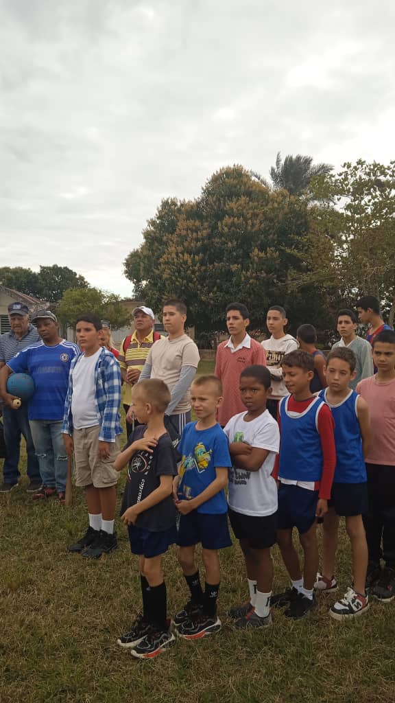 Se desarrolla en la Escuela Especial José Luis Tassende de las Muñecas la inauguración de las "Olimpiadas Especiales", saludando el 65 Aniversario del INDER y a los #100AñosDeFidel, con la participación de la ACLIFIM y la ANSOC.
#CubaEstaFirme #CubaMined #PorCamagueyTodo