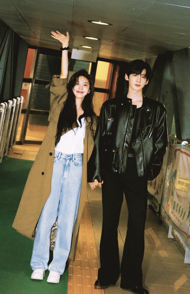 itiswhaitis_'s tweet image. They hid this for first anniversary 😭 

#BaiJingTing #ZhangRuoNan #TheFirstFrost