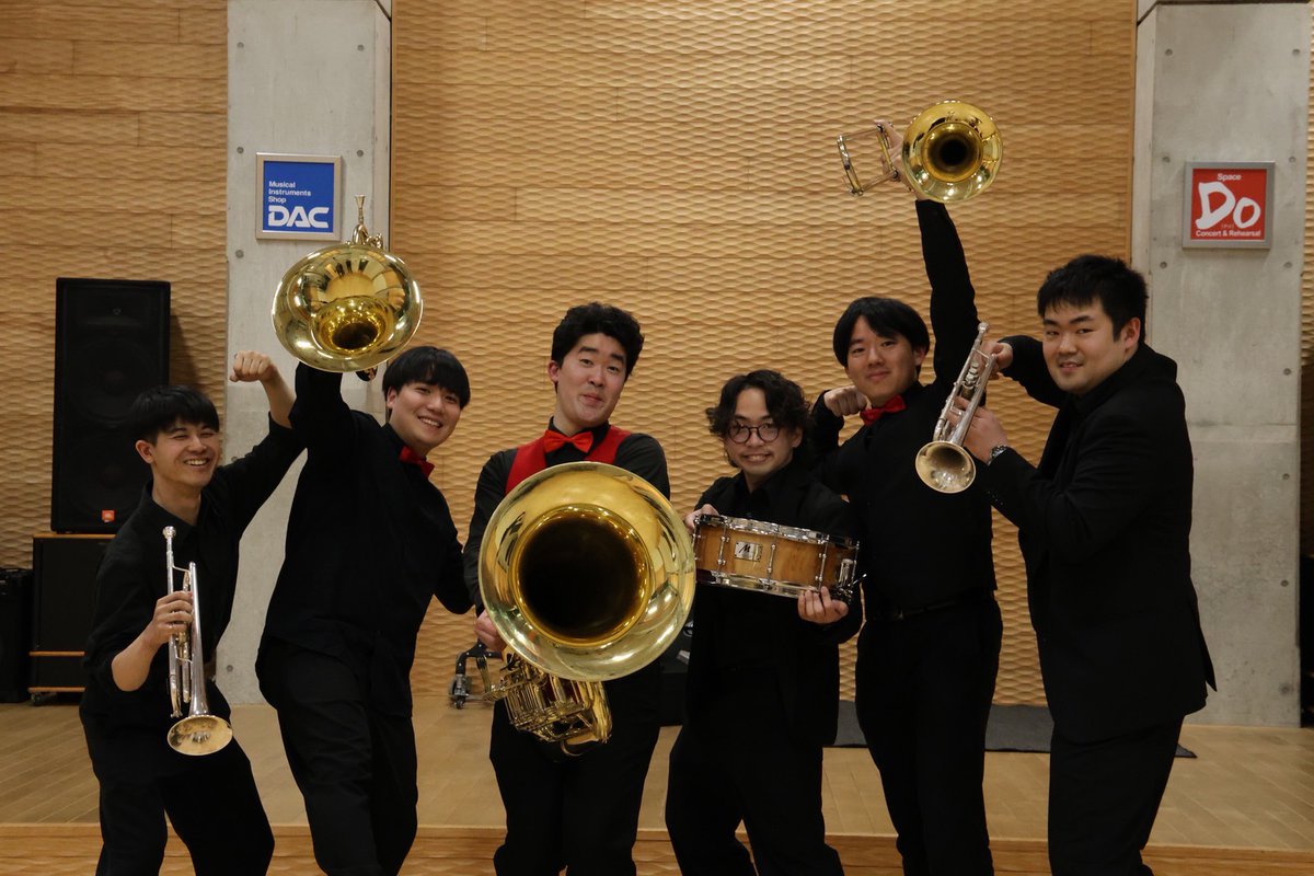 yamataituba_999's tweet photo. Bluesy Brass Quintet 2nd Concert
無事に終演いたしました───！
前回よりも大勢のお客様に聴きに来て頂き緊張いっぱいの演奏会でしたがみなさまに喜んで頂けて私も歓びを感じました✨
共演者、スタッフの仲間たち、ホールの方、聴いて下さった方々、全てに感謝申し上げます！！
いつかまたパワーアップして帰ってきますので第三回の演奏会をご期待下さい😊

#BluesyBrassQuintet