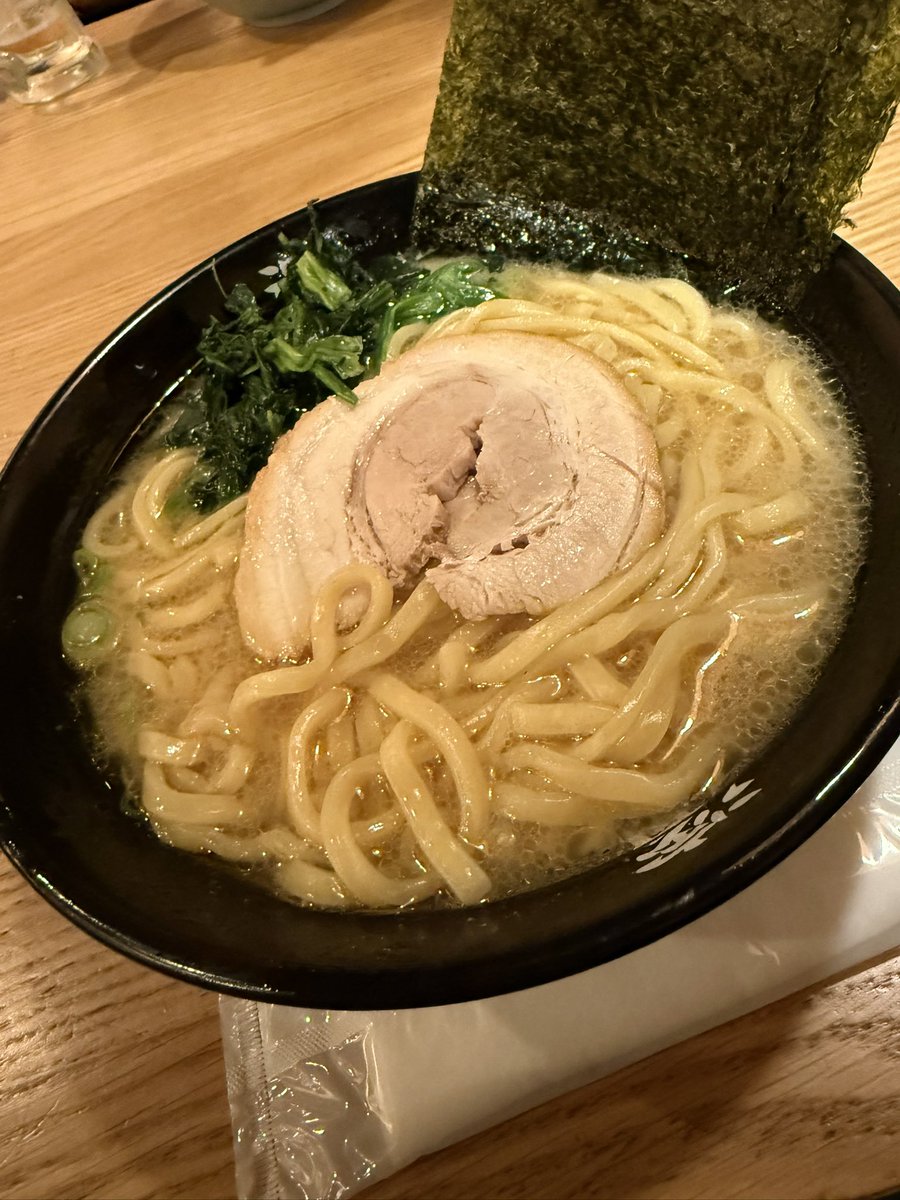 岡山駅いるのにラーメンと中ジョッキ1杯という屈辱。