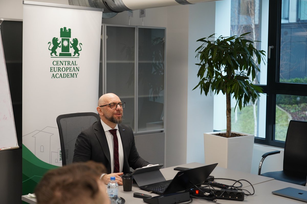 📚👮‍♂️ Professor Marcin Wielec delivered a two day lecture to our PhD students on January 29–30.

#cea #centraleuropeanacademy #OrganizedCrime #CriminalJustice #InternationalCooperation #AcademicEvents