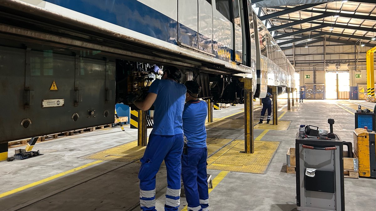 🚇 La <a href="/ComunidadMadrid/">Comunidad de Madrid</a> renueva el vestuario de trabajo de 3.100 agentes de <a href="/metro_madrid/">Metro de Madrid</a> con una inversión de 7,2 millones.

➡️ El nuevo diseño, amarillo fluorescente y con elementos reflectantes, aumenta la visibilidad ante situaciones de riesgo.

+Info: c.madrid/pg3bc
