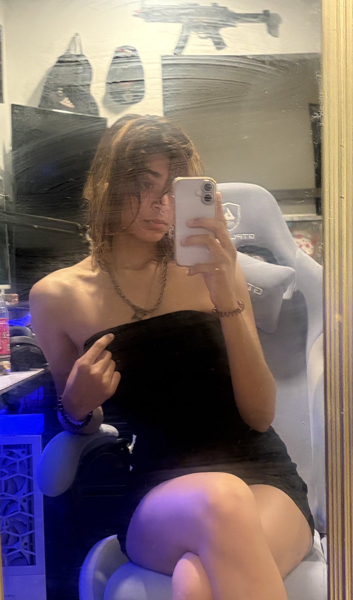 Spoiled_L3x's tweet photo. Id love to use you for your wallet :3 ❤️ https://t.co/obIWXu61ak