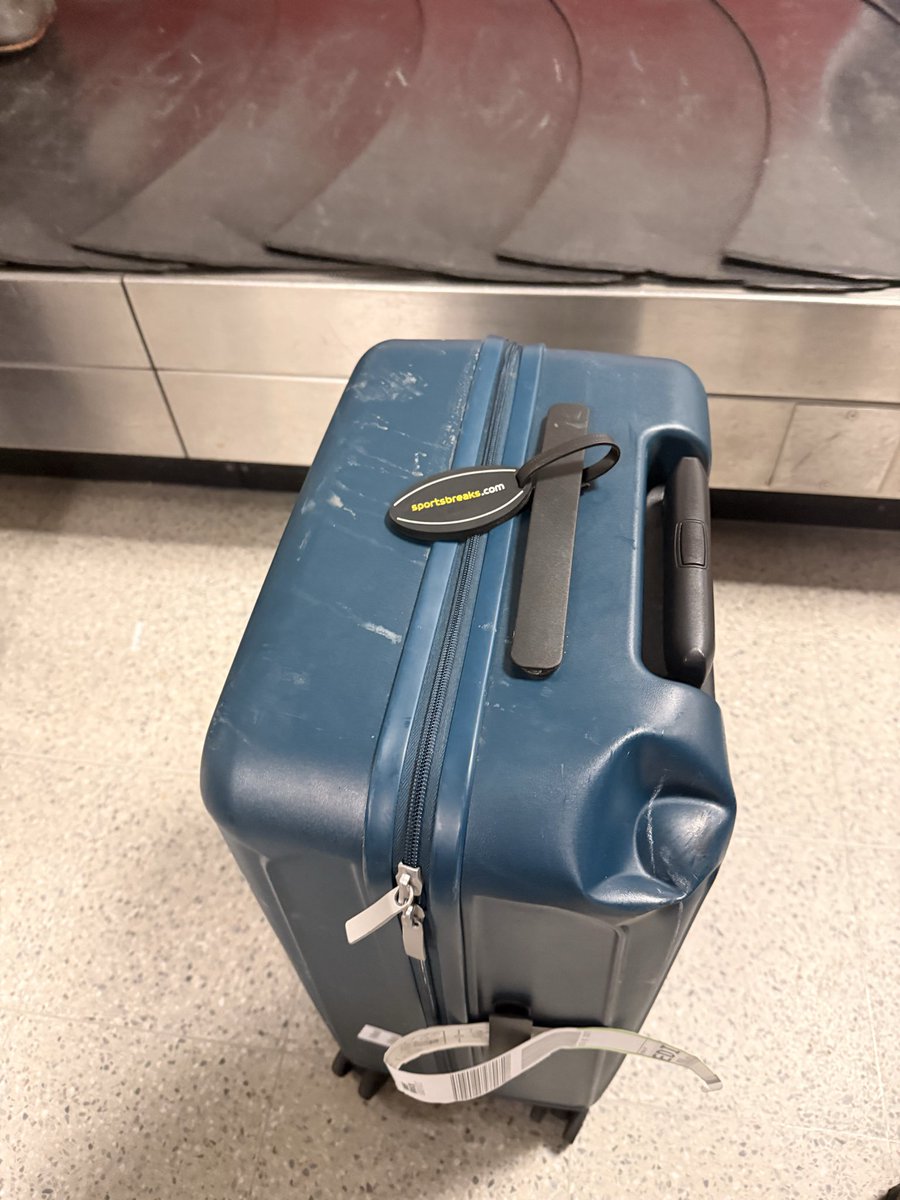 rmcg13edin's tweet photo. A ‘robust hard shell design’ to give ‘reliable protection’ - yet not one but both of my M&amp;S Amalfi cases have been damaged easily - does this look robust to you @marksandspencer   Cracks and dents suggest cheap and weak to me??? https://t.co/rKrMYHopiQ