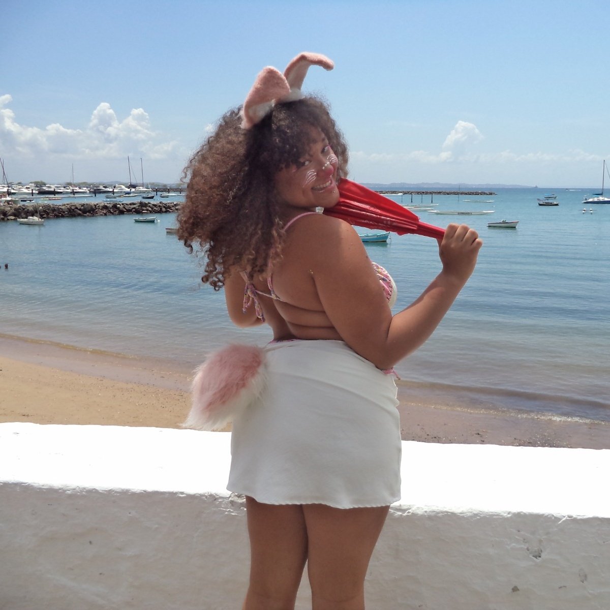 kinkdims2's tweet photo. oq vc acha de mulher discarada q desce pro carnaval de coelha? https://t.co/5rwQwj0yVe