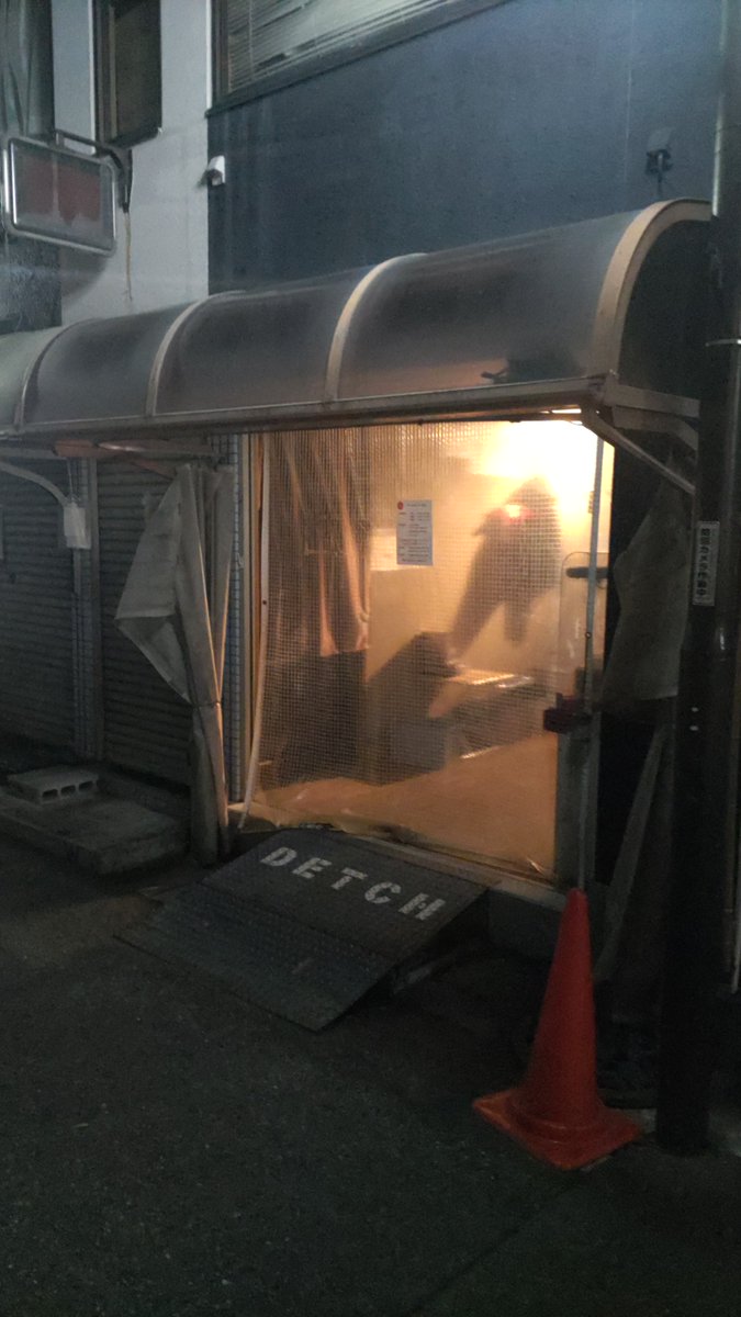 Ariadne_string's tweet image. いよいよ3日後になりました！
拡散ありがてぇ……

ゲームセンターえくるは初見だと誰も見つけられないことでおなじみなので
外観の写真貼っておきます
大阪王将の隣にあるDETCHが目印です
#えくる青リロ