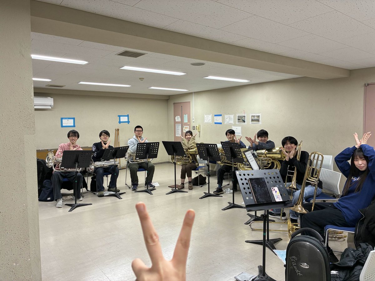 utokyo_lowbrass's tweet photo. 【定期演奏会まであと10日📯】

曲紹介②「フェスティバル・ヴァリエーション」(C.T.スミス/吉川佑哉)

ただでさえ難しい「フェスバリ」を、なんとトロンボーン、ユーフォニアム、チューバのみの10重奏で演奏します！
金管低音楽器の底力をお見せします💪
#ローブラス https://t.co/iQdVSrRk1R