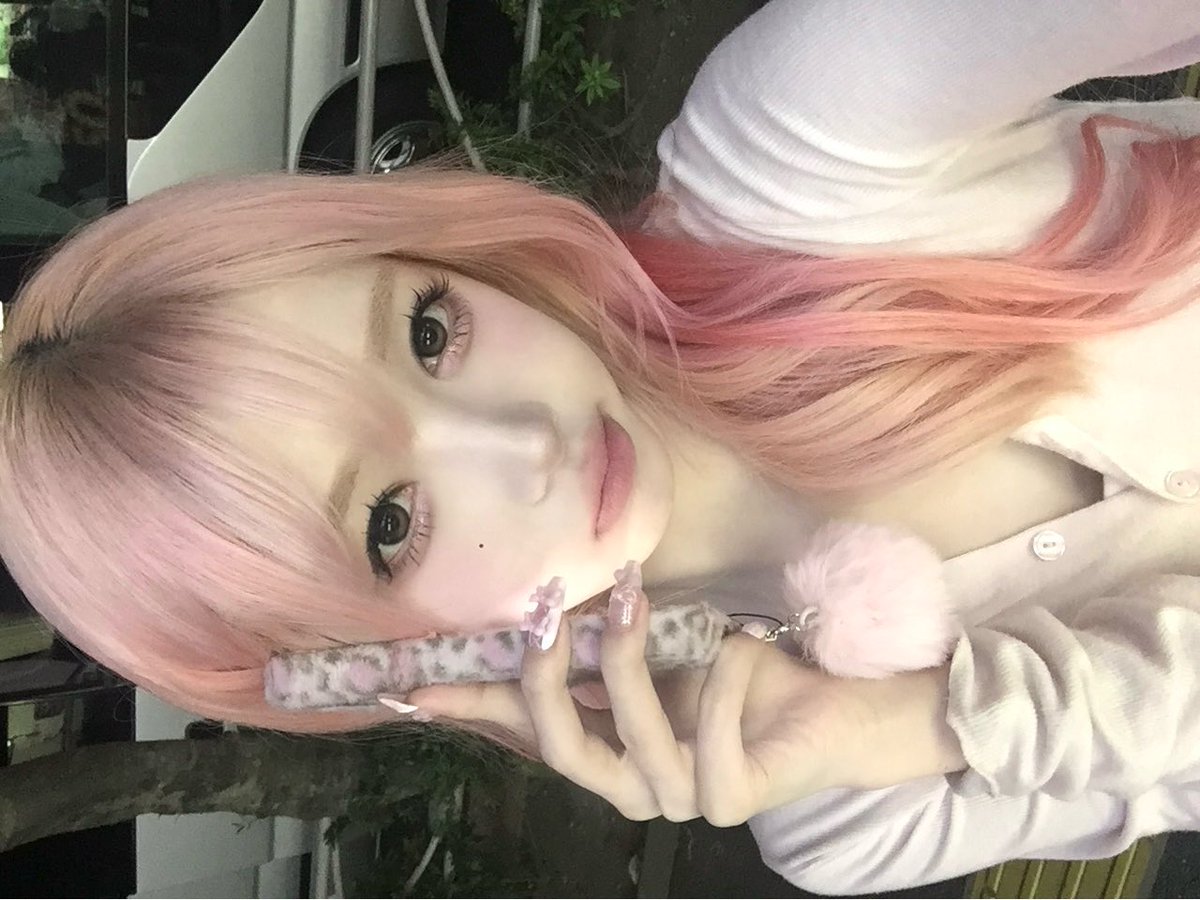 BRRY502's tweet photo. 공듀님 갸루네컷이야 🥺💖 https://t.co/urjJ2Vk6e0