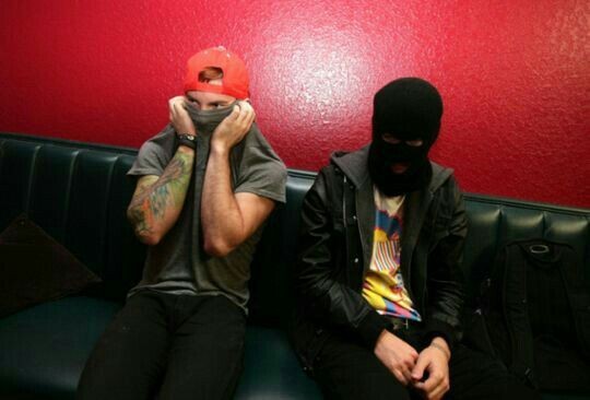 tyler joseph once said |-/ APE ꜱʜᴀᴋʏ ᴋɴᴇᴇꜱ OC tweet media