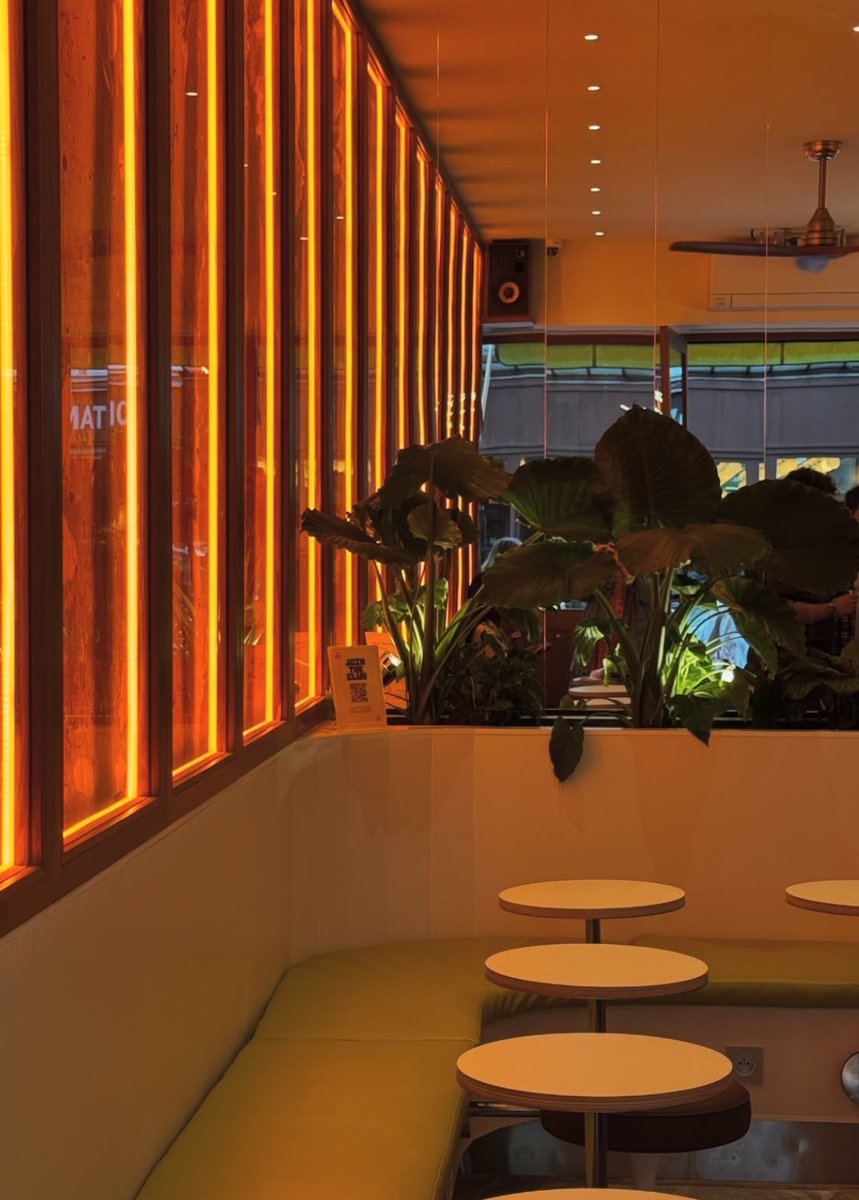 HouseCompendium's tweet photo. Latte Club

Warm wood. Amber glow. Clean lines.

The backlit shelves turn storage into atmosphere.
Simple materials — strong impact.

The right lighting transforms how a space feels.

Would you sit here on a rainy Paris afternoon?

📍Latte Club, Paris
📸 https://t.co/SF1gxcE5JX https://t.co/EwJIS3yRvE