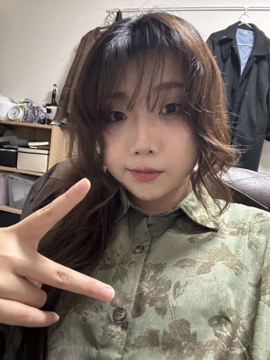 Juannnnner's tweet photo. 好不容易搓的新发型 新宿的风把我崩成这样🙃
#les 
#wlw https://t.co/7ca5pVZpUg