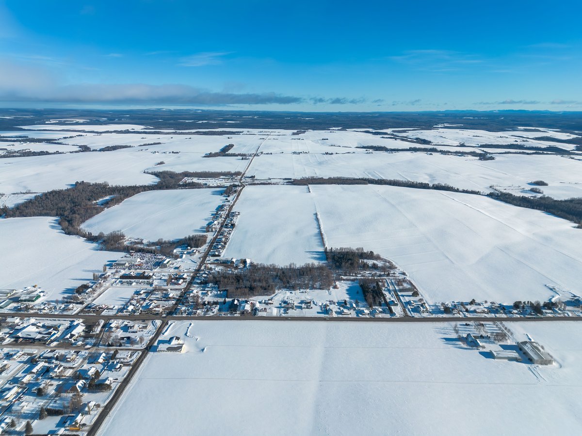 POTATOESNB's tweet photo. Freeze–thaw cycles help loosen compaction and improve soil structure, giving us a head start before equipment hits the field in spring.
Snow cover works like insulation, protecting soil, reducing erosion, helping soil life make it  until warmer.
Every winter shapes what planting https://t.co/S04kuXOhIG