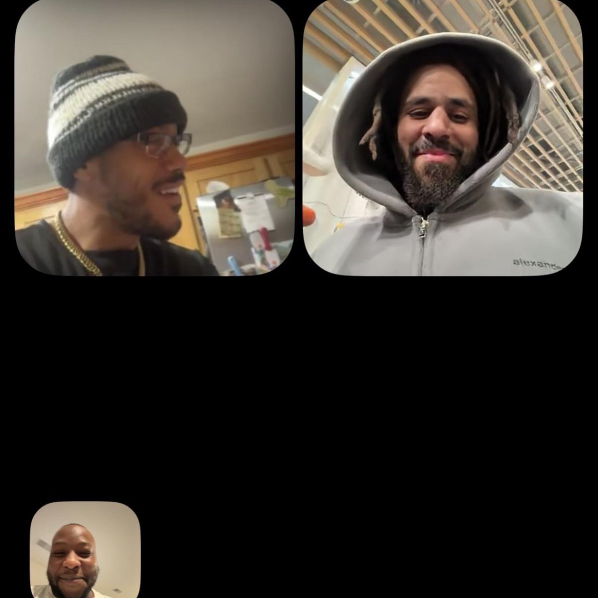JColeVillle's tweet image. J. Cole randomly FaceTimed a fan’s group chat last night in Nashville. 🙏

“My homeboy a manager at Nike in Nashville. And J. Cole just pulled up to the store bro. And my homeboy FaceTime the Group Message and Cole had a conversation with us. I showed him all my vinyls too and he