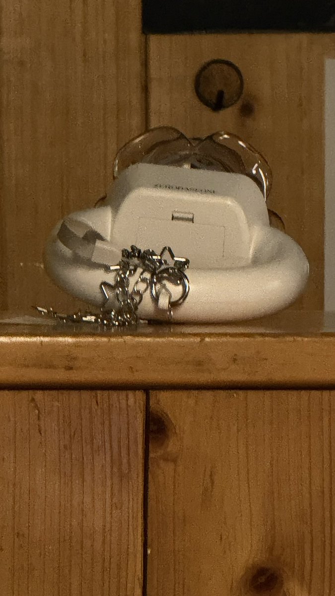 鳥貴族にペンラ忘れた方いませんかー😭😭😭😭
みんな拡散して欲しいです😭😭😭😭