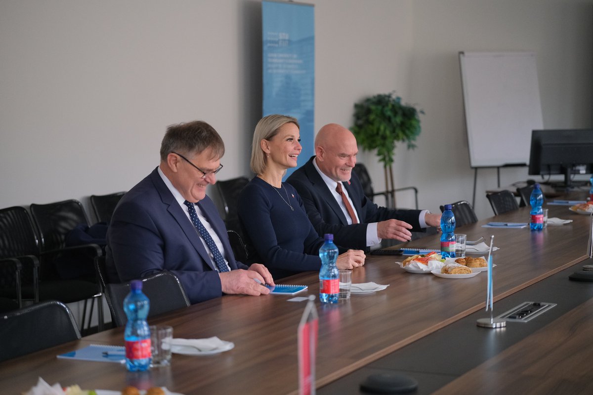 FIIT STU tweet media