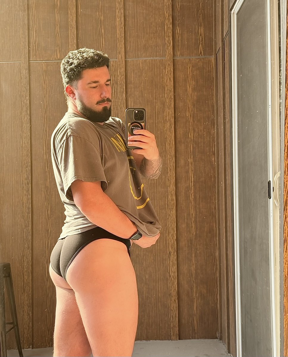 wish someone would come over and rail me on my patio 😋😋