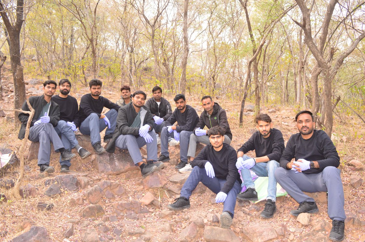 baghsanraksan's tweet photo. Clean Up Drive at Soleshwar Mandir 🙏
ROPT collected 74 KG waste ♻️
Mission #BeatPlastic | Ranthambhore Abhiyan 🌍
Serving nature is serving God. 💚
@ForestRajasthan @dmsawaimadhopur https://t.co/rSBHd0elBF