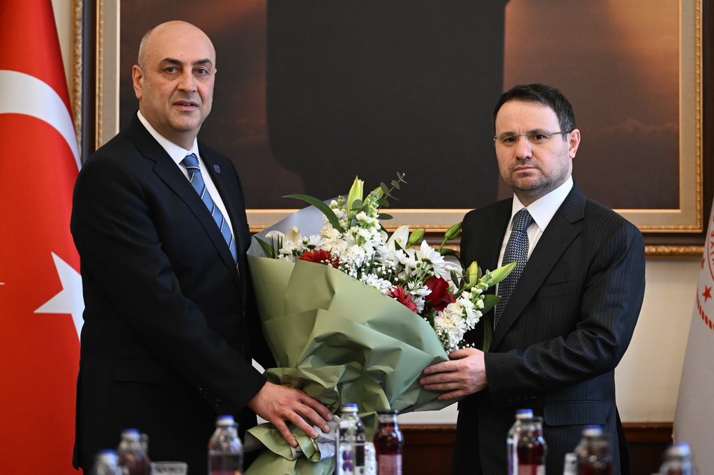 Adalet Bakanımız Sayın Akın Gürlek’e, Yönetim, Denetim ve Disiplin Kurulu Üyelerimiz ile TBB Delegelerimiz eşliğinde hayırlı olsun ziyaretinde bulunduk.

Sayın Bakanımızın İstanbul Cumhuriyet Başsavcılığı görevini başarıyla ifa ettiği gibi Türkiye Cumhuriyeti Adalet Bakanlığı