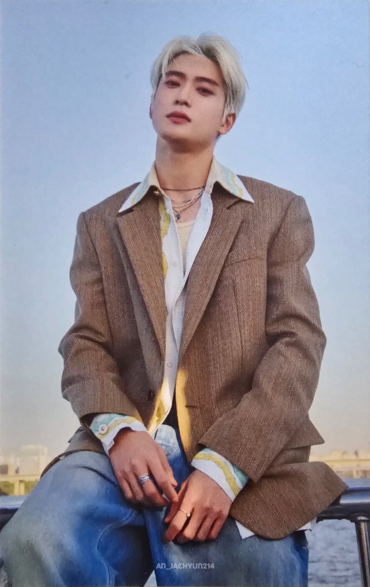 yeah i wont shut abt this photo i love blonde jaehyun and i hope he tries lots of different styles with blonde hair so i can gush even more . honestly just come back jaehyun idgaf abt ur hair rn just come back