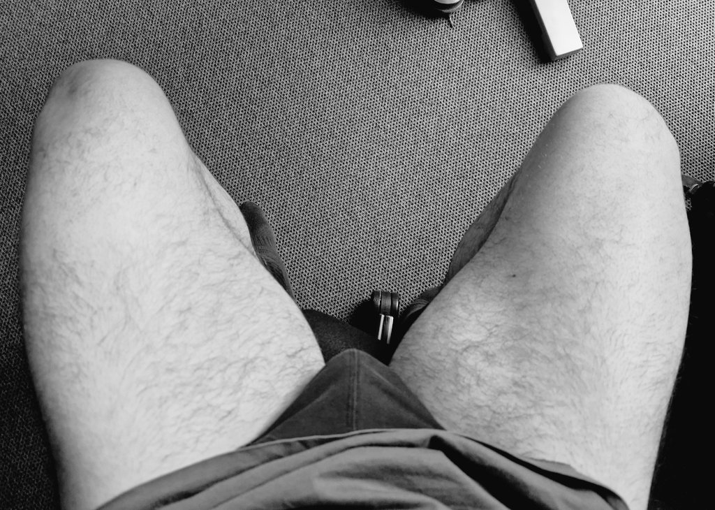 bottomuc's tweet photo. I forgot to wear my pants at work today. https://t.co/tQUOQqZvEN
