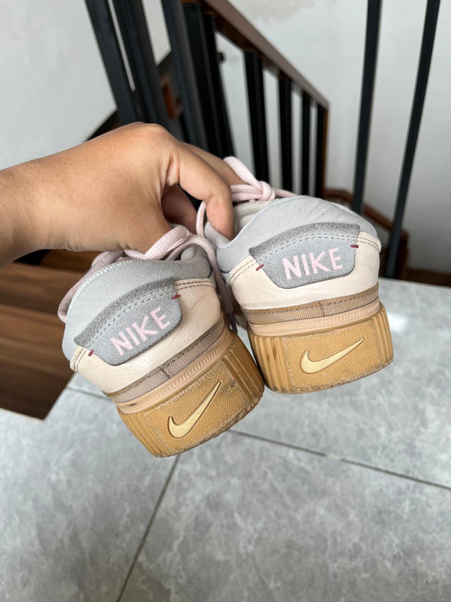 masterpiecebyk's tweet photo. WTS Nike court legacy pink sz 40.5
(-) sole agak menguning
600K 

hmu for moree details yah!
wtb wts sepatu nike https://t.co/IAIWF586zO