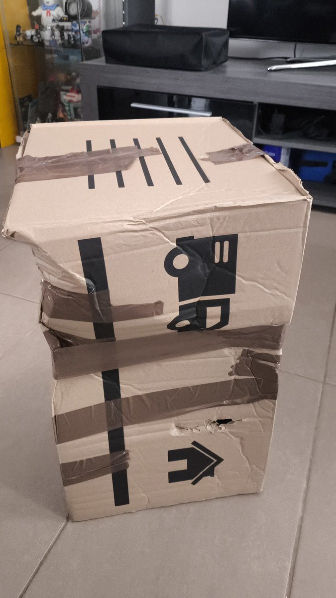 Hoy gracias al señor mayor y gimnasta <a href="/cvkbanegas/">Banegas</a> , hemos recibido un gran item para la colección. Eso sí, los de correos han jugado un buen partido con la caja, aún así, ha llegado perfecto.