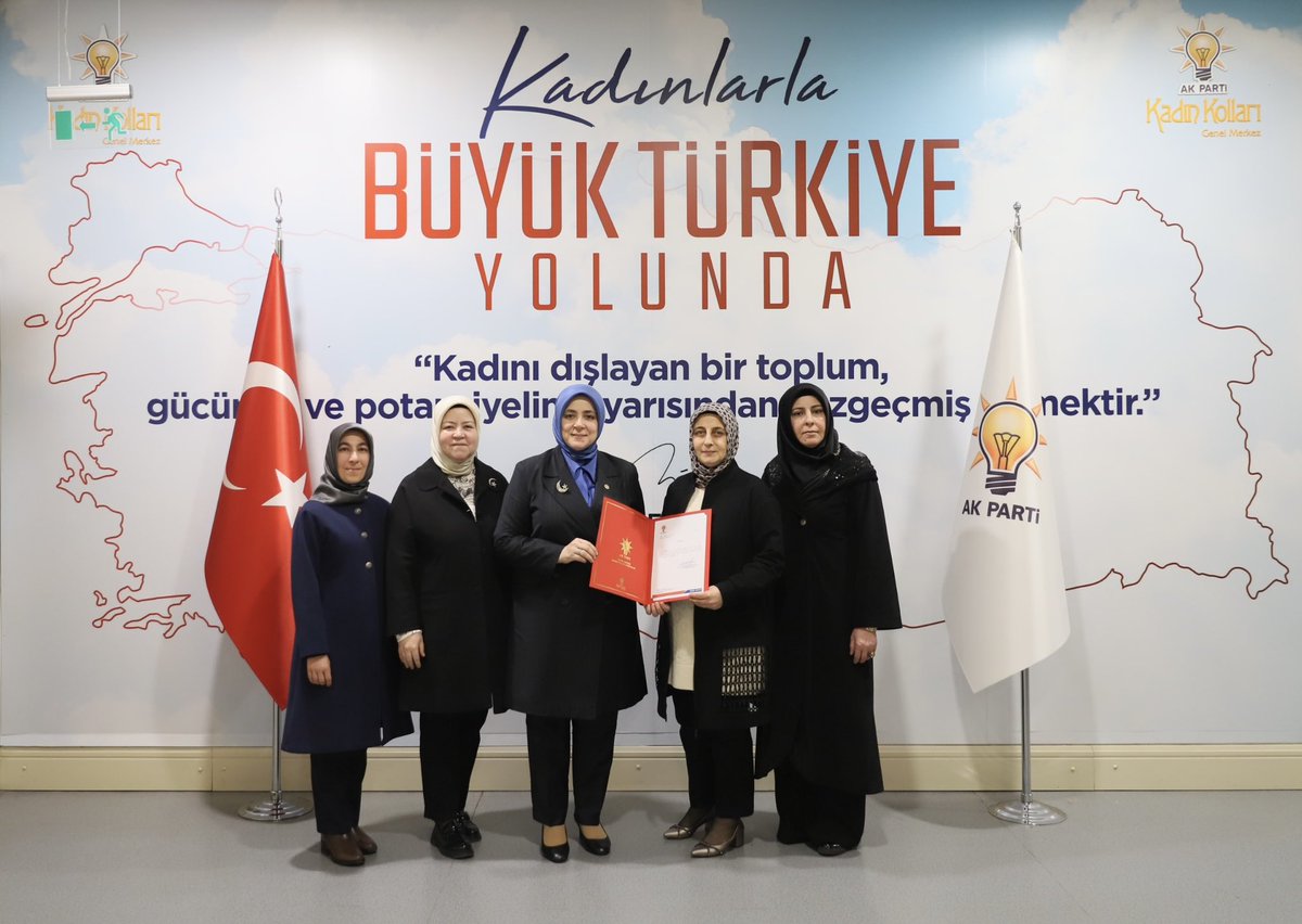 📍 AK Parti Genel Merkez

Tokat ili Turhal İlçe Kadın Kolları Başkanlığına atanan  Güler Öztürk’e mazbatası, Başkanımız <a href="/tugbaisikercan/">Tuğba IŞIK ERCAN</a> tarafından teslim edilmiştir.

Görevi devreden Başkanımız Betül Kılınç’a, bugüne kadar göstermiş olduğu özverili çalışmalar ve gayretleri