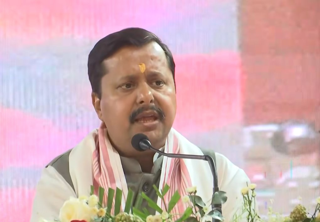 Former PMs, whether Nehru or Indira Gandhi, regarded the people of this country as a liability. 

But we are proud of PM Modi, who described 140 crore people as an asset. This reflects the way a leader thinks.

Whether it is the health sector or the recent AI Summit, PM Modi has
