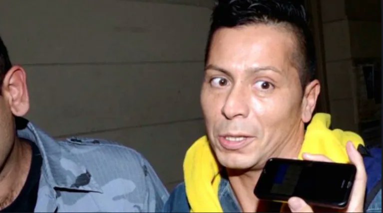 Este es Pablo Cuchán. Quedó en libertad después de  descuartizar y quemar en la parrilla a su novia de 15 años. La Justicia de Bahía Blanca declaró extinguida la acción penal por prescripción y ordenó su inmediata liberación. Es un delirio.