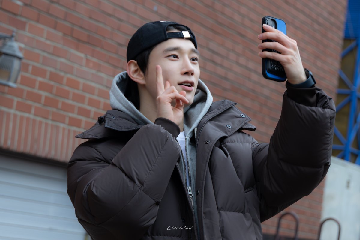 260118 뮤지컬 < 나르치스와 골드문트 >
퇴근길 #김서환 배우님

            🧢
- ̗̀✌🏻( •︠ - •︡  ) ̖́-