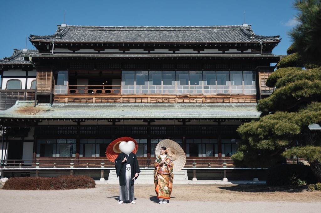 mrch_maru's tweet photo. こちら、防府市にある毛利氏庭園でした💐
お庭も建物内も全部素敵だった！ここで撮影して正解！！！

ちなみに、この日はとっっっても寒くて、さらに風が強くて、撮影隊の皆さんに手を温めてもらったりして乗り切りました…（笑） https://t.co/TETeXnpvBO