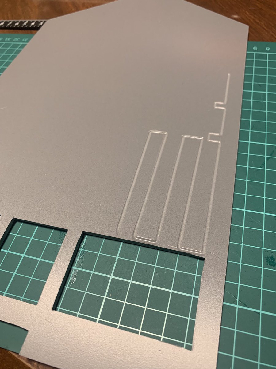 一個仕上げてる途中に新技術のアイデアが出てしまったので、やっぱりもう一個作ることに←
確立すると板貼りせずに凹モールドが再現できるようになるはず…