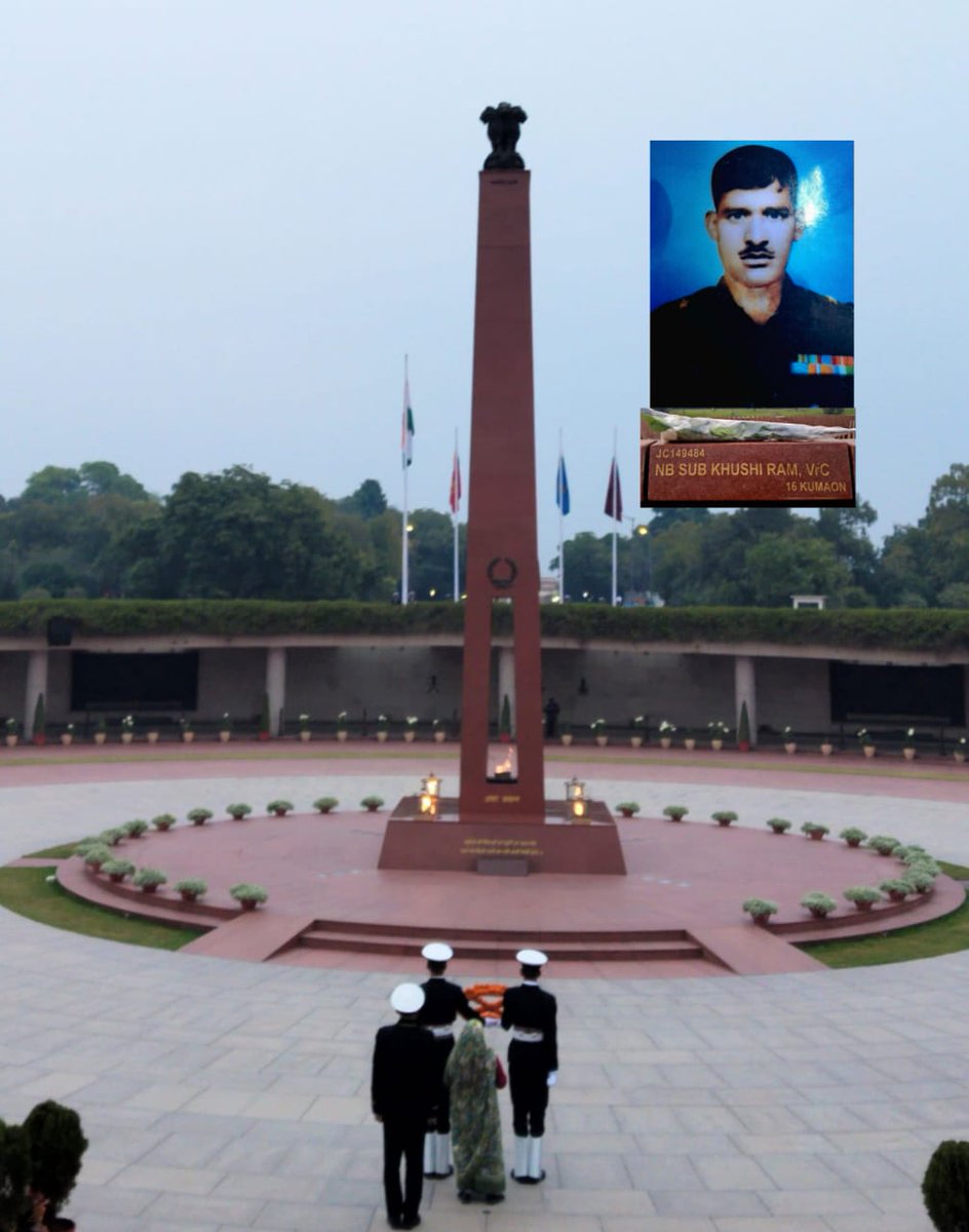 salute2soldier's tweet image. The visitors were filled with adrenaline rush when the citation glorifying valiant action of Nb Sub Khushi Ram, VrC in Op #Pawan was being recited at #NationalWarMemorial during #NoK Ceremony. Mrs Shanti Devi, #VeerNari, paid homage at #AmarJawanJyoti with pride &amp;amp; fortitude.