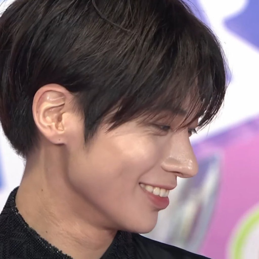 𝗶𝘇𝘂𝗺𝗶 tweet media