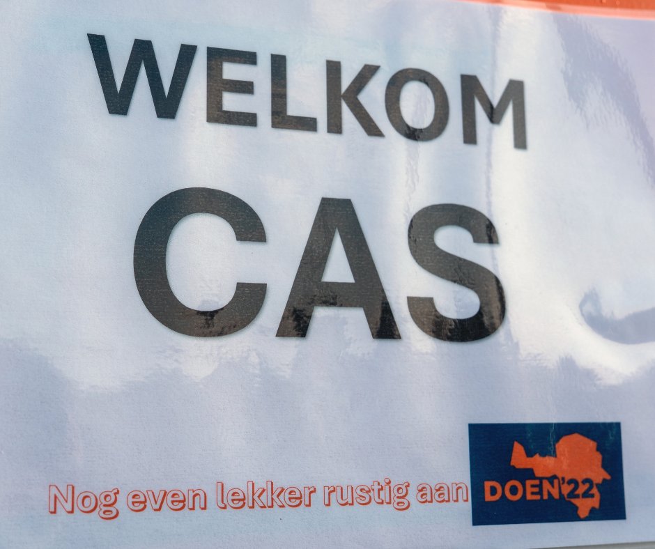 Vrolijk nieuws! Onze lijsttrekker Piet-Cees van der Wel is opnieuw vader geworden. Cas werd afgelopen maandag 16 februari in goede gezondheid geboren. Hij weegt 4100 gram en is 54 centimeter. Wilma Dijk en Erik Volkers kwamen even een leuke verrassing in de tuin bezorgen.