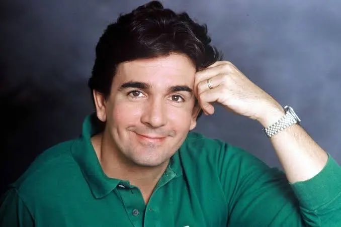 #PatrickRoy Il y a 33 ans, le 18 février 1993, Patrick ROY nous quittait.
Animateur qui m’a donné envie de faire ce métier.
Une source d’inspiration pour moi et pour tant d’autres.
On ne t’oublie pas Patrick 🙏🏻🤍

David