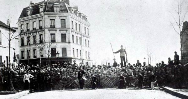 1871 yılında Paris’de işçi sınıfı tarihte ilk kez iktidarı aldı, burjuva devlet aygıtını dağıttı. Paris Komünü’nde sadece Fransız işçi sınıfı ve Fransız komünistler yoktu. Osmanlı’dan üç Türk de vardı bunlar; Namık Kemal, Reşat Bey ve Nuri Bey idi.