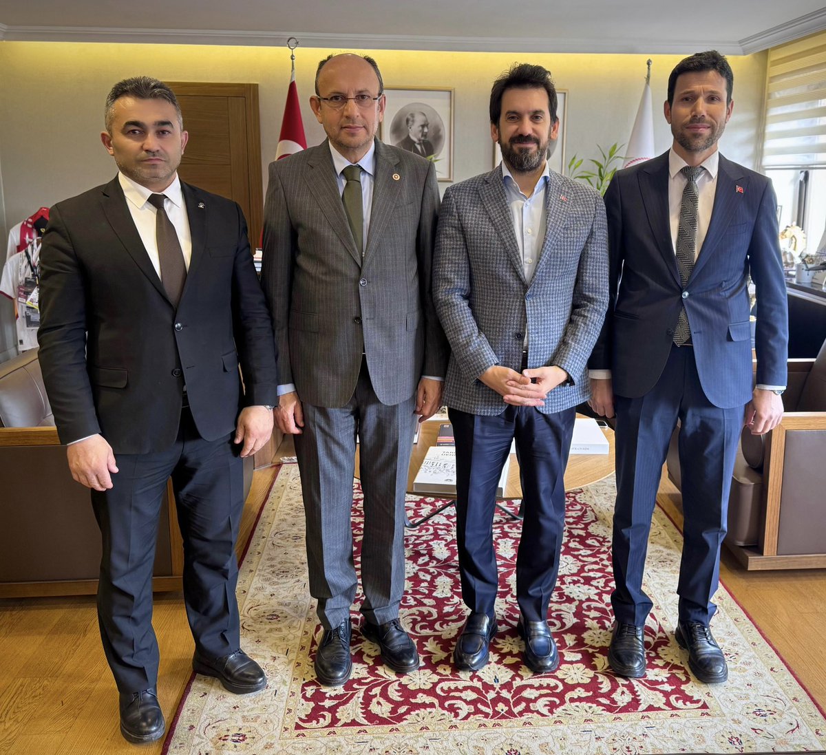 mustafa_yavuz16's tweet photo. Kültür ve Turizm Bakan Yardımcımız @BatuhanMUMCU’yu, Büyükorhan Belediyesi Belediye Başkanımız Kamil Turhan ve İlçe Başkanımız Ömer Arı ile birlikte ziyaret ettik.

Görüşmemizde, Büyükorhan’a kazandırmayı planladığımız Kütüphane ve Kültür Merkezi projesini ele alarak, ilçemizin kültürel ve sosyal hayatına değer katacak bu önemli yatırım üzerine verimli bir istişare gerçekleştirdik.

Ev sahipliği ve destekleri için Sayın Bakan Yardımcımıza teşekkür ediyorum.