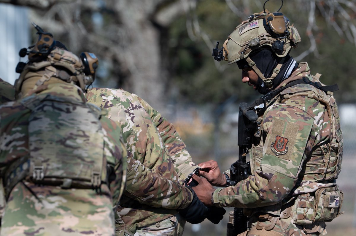 403rd Wing tweet media