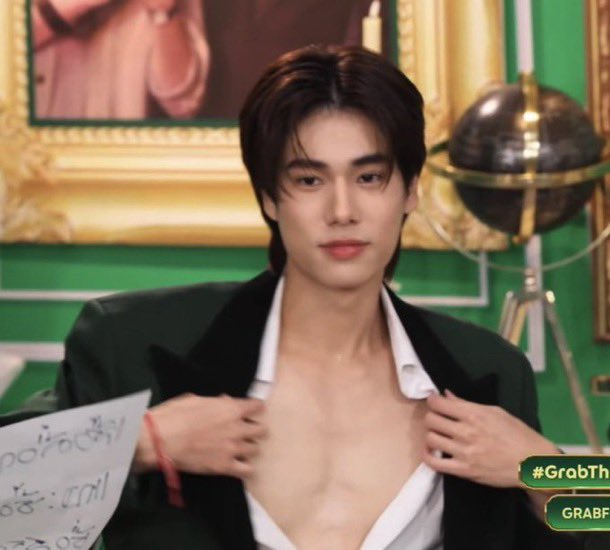 คนเดียวกันไหม55555555555 ใครยืนยันให้พ้มได้บ้าง  พุเหมียว กับ พี่ตั้ง หรออ ฮรึกกก็🥺😭

GRABFOOD X PONDPHUWIN
#GrabThumbsUpxปอนด์ภูวินทร์