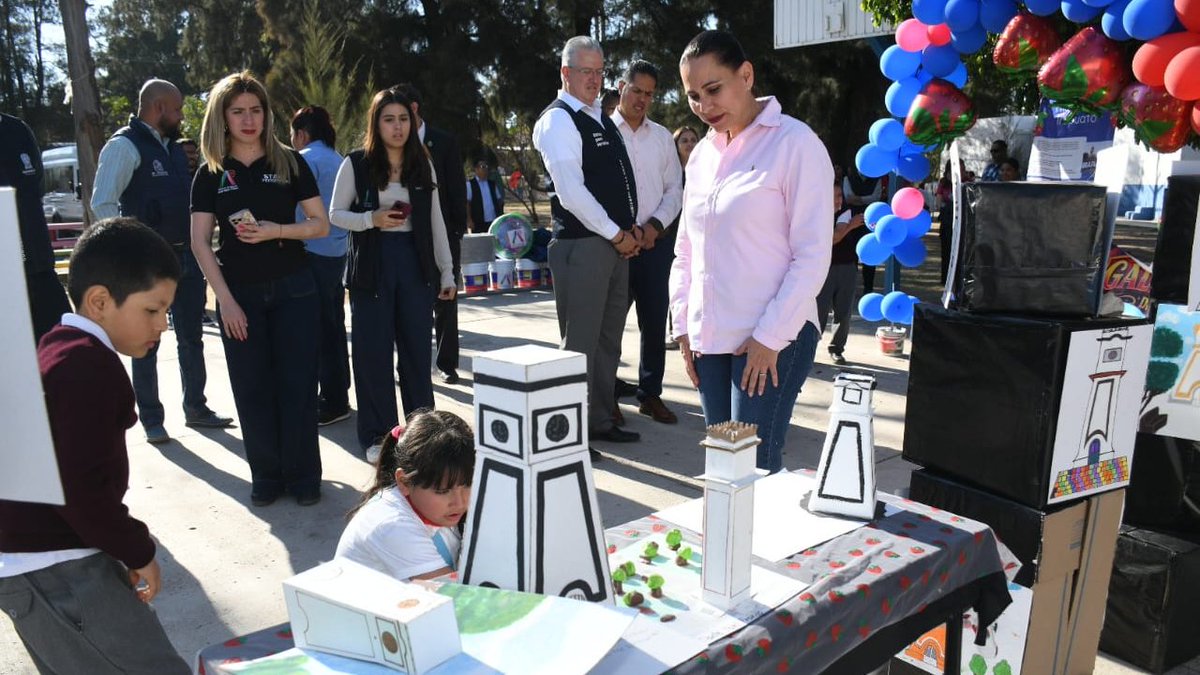 Reconocen a primaria Francisco Villa por trabajar en favor de niñas y niños
🍓🏫
bit.ly/46J3peK