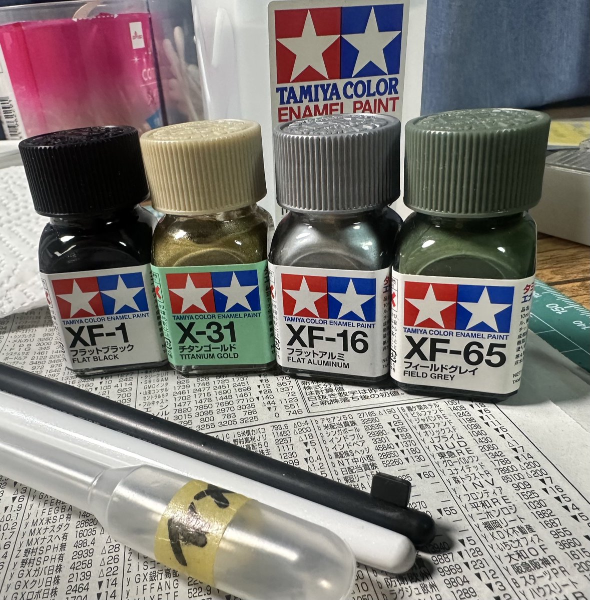 手順は逆になるけど､スミ入れの後部分塗装をエナメルで筆塗りしてます…今回使った塗料はこの4色です^_^
#まいにちプラモデル #ガンプラ #タミヤ
 #進捗状況  #せなすけ