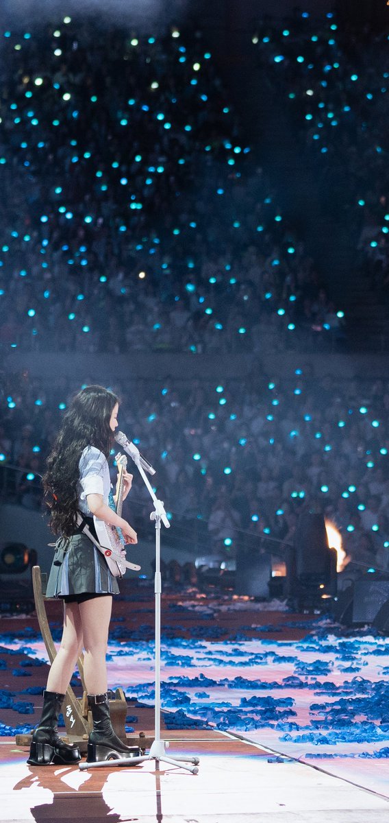 wlrmaeun's tweet image. 아이유 콘서트 : 더 위닝 (배경화면 모음✨️)
+ 타래로 이어집니다