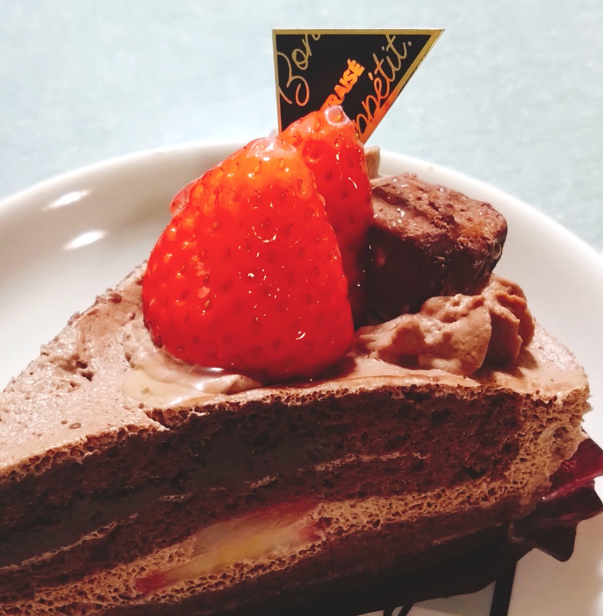 今年のバレンタインは…わたくしが全然ダメダメで🥲
買うも作るも、時間もだけど気持ちに余裕が無くて
息子がポケセンでめちゃくちゃ可愛いチョコを買って来てくれてて✨
(バレンタイン関係無くポケセン限定＆可愛くて！)
これとチョコケーキを家族みんなで食べましたとさ
ごめんよぅ…ありがとう🙏✨