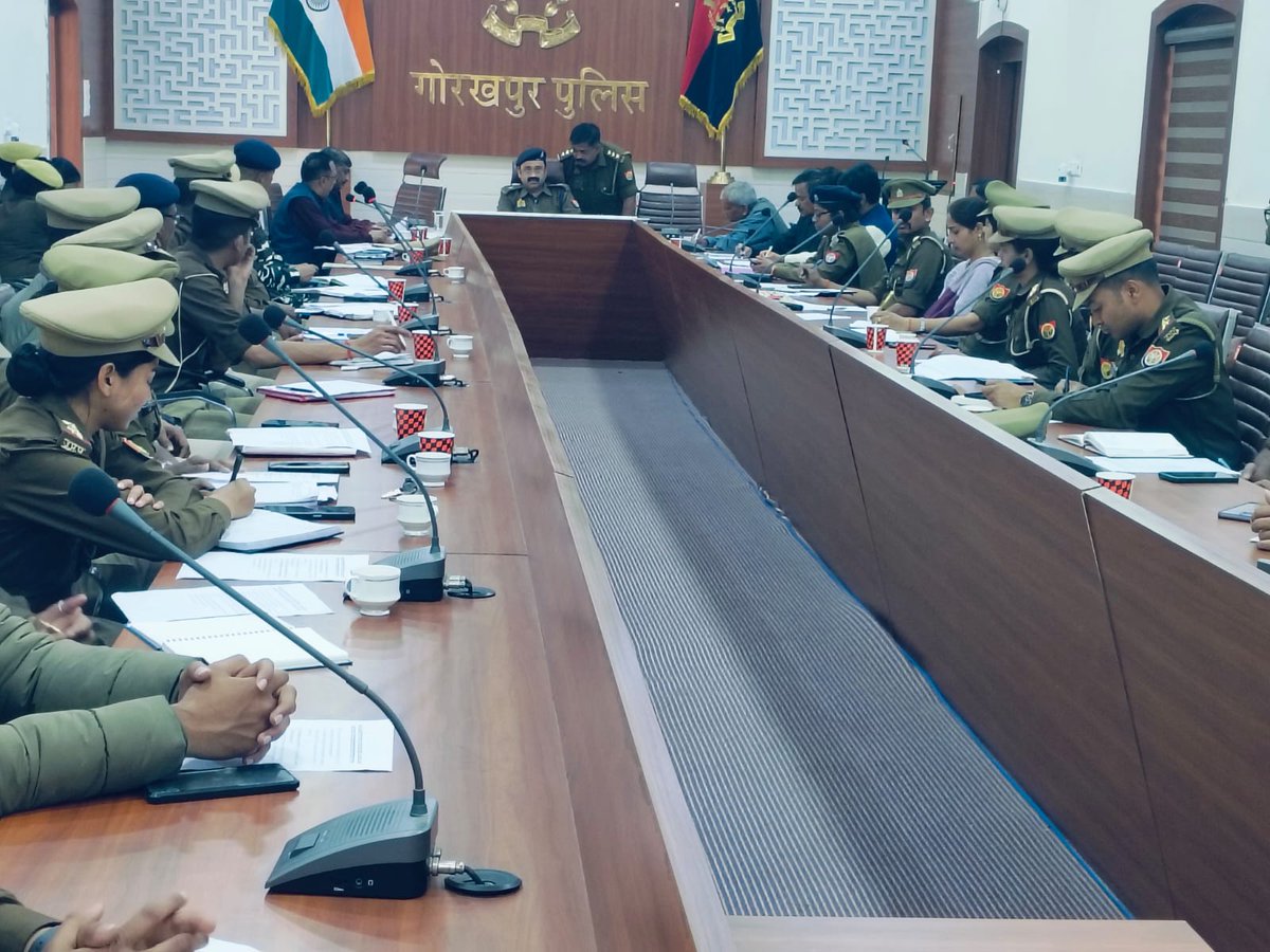 gorakhpurpolice's tweet photo. #gorakhpurpolice 

#sspgorakhpur के निर्देशन में #spcrime की अध्यक्षता में SJPU &amp; AHT की मासिक समीक्षा बैठक रिजर्व पु0ला0गो0 में की गयी, जिसमें बाल अपराध, मानव तस्करी, बाल श्रम व POCSO मामलों की समीक्षा कर संबंधित अधिकारियों को कार्रवाई के निर्देश दिए गए ।

#UPPolice https://t.co/va03dUx7KP