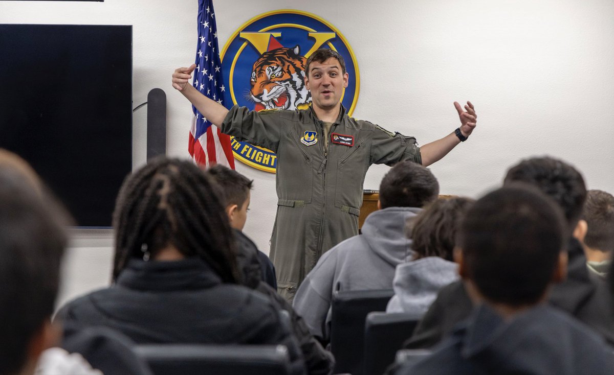 Edwards Air Force Base tweet media