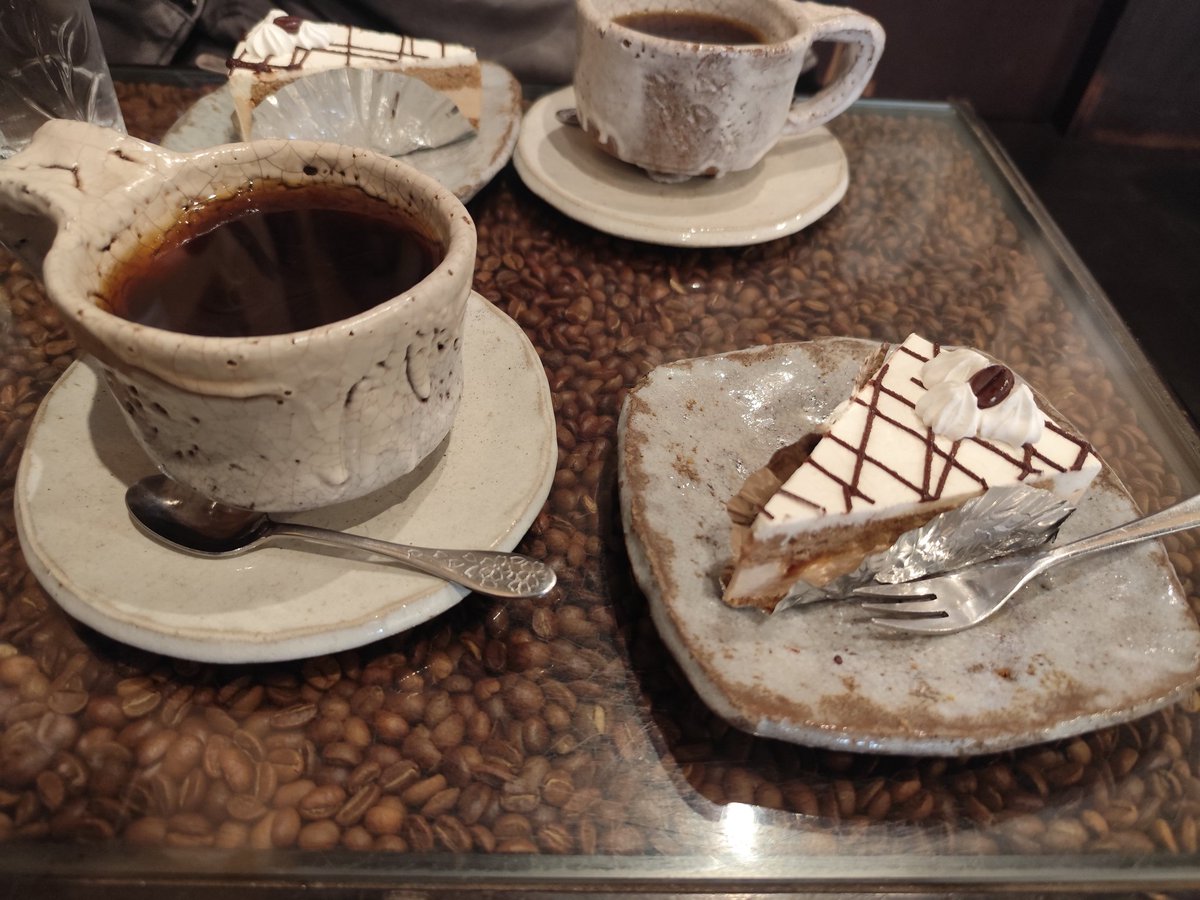 fromN9S's tweet photo. 福恩麻辣湯(フーエンマーラータン）
小倉で麻辣湯が食べたいって事で17年ぶりぐらいに会った人と行って
懐かしい昔話が止まらなかった日w
マーラータンは自分で好きな具材を選んで計り売り
ルーローハンも美味しかったですよ😋
隣の喫茶店でコーヒーとケーキも食べたので1時間歩いて帰りましたw https://t.co/PatsHEYtHY